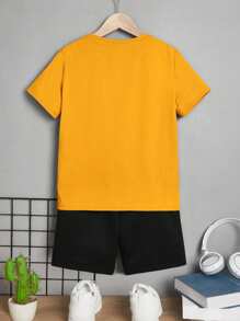 SHEIN 籃球压花短袖t恤和短褲套裝,舒適休閒風格,適用於男孩 - 黃色 - 查看 2