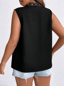 Calvaya Plus Floral Print Vest Coat - Black - View 2