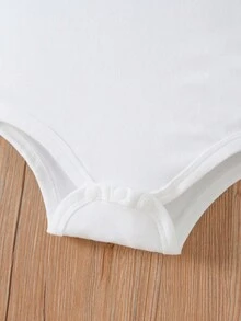 Baby Girl's St. Patrick's Day Envelope Neck Letter Print Bodysuit For Spring And Summer - White - View 3