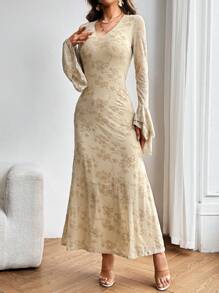 SHEIN Privé Váy đuôi cá nhung hở vai tay loe ngày lễ tình nhân dành cho nữ - Màu be - Xem 4