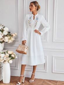 SHEIN Clasi 女士花卉刺繡領結收緊腰帶洋裝 - 白色 - 查看 5