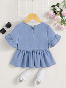 SHEIN 少女寬鬆蝴蝶結休閒牛仔短袖上衣,荷葉邊下擺 - 藍色 - 查看 2