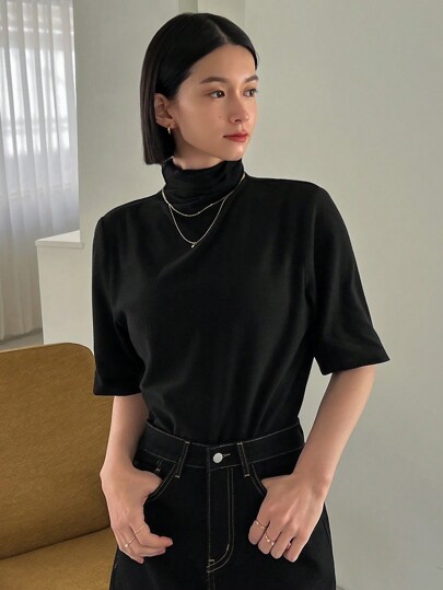 FRIFUL Camiseta feminina de cor sólida, gola alta, manga curta, versátil, roupa de volta às aulas