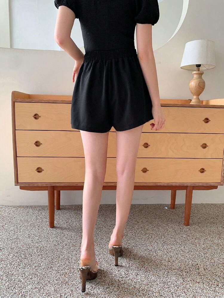 New Chinese Style Loose Women'S Shorts With Elastic High Waist, Button Decoration, And Textured Fabric