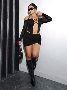 SHEIN ICON Ensemble top à épaules dénudées ajouré unie et jupe plissée grande taille - Noir - Voir 3
