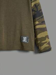 SHEIN 時尚迷彩拼接休閒t恤,適合年輕男孩 - 彩色 - 查看 3