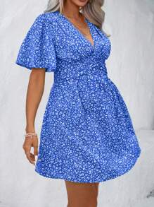 Sunnyshic Plus Size Floral Print Bell Sleeve Dress Vacation Beach Outfits Women
