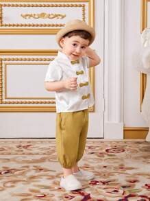 SHEIN 寶寶男孩中式貂絨短袖襯衫,立領和扣環,帶花紋燕尾服褲裝套裝