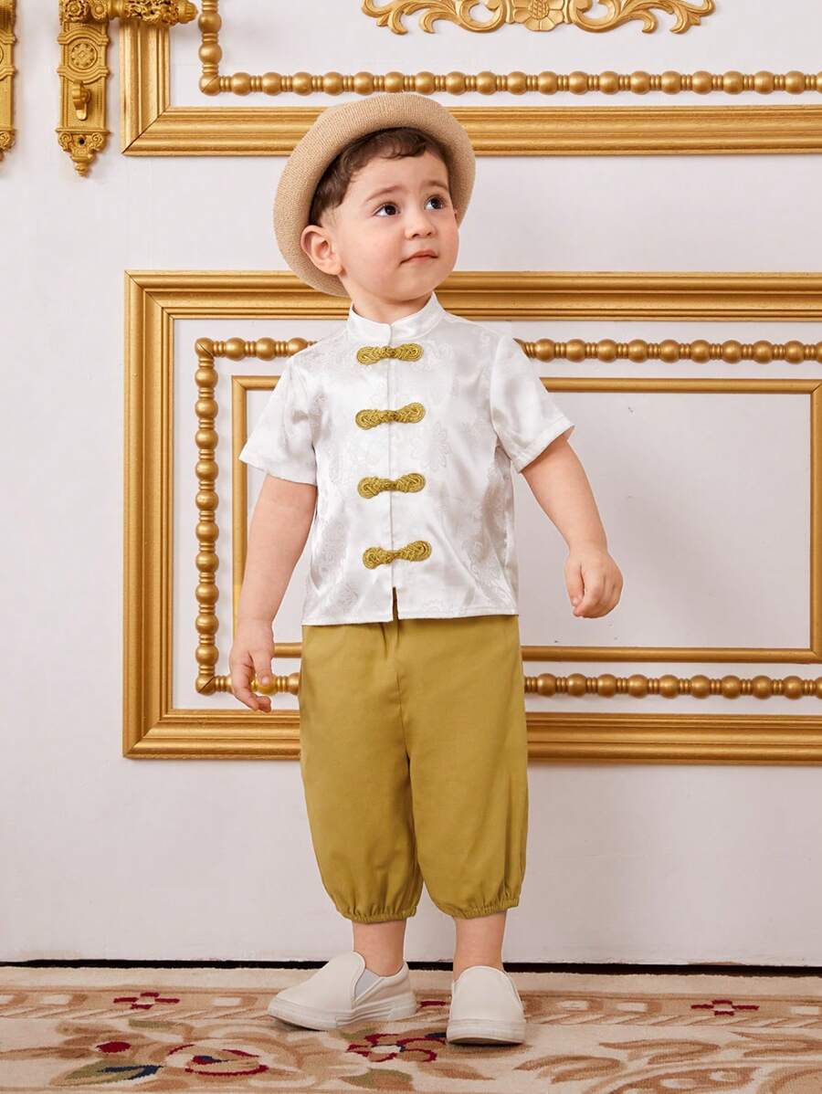 SHEIN 寶寶男孩中式貂絨短袖襯衫,立領和扣環,帶花紋燕尾服褲裝套裝