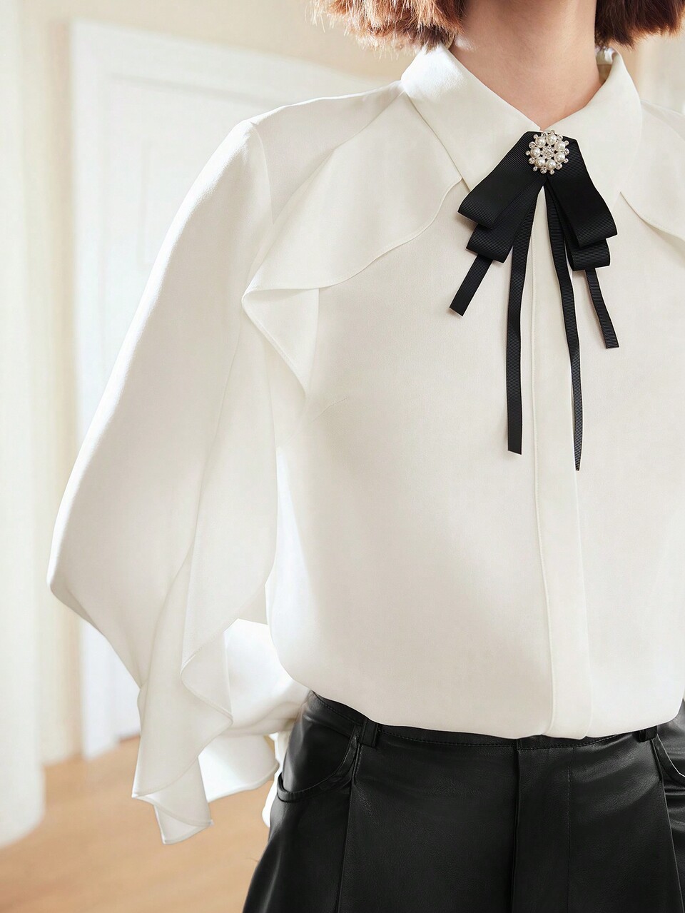 WOMEN'S WOVEN CONTRAST BOW FRONT RUFFLE TRIM SHIRT