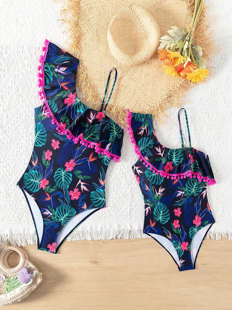 Traje de baño para adolescentes de una sola pieza con volantes, bola peluda rosada y estampado tropical de flores para vacaciones de moda. También disponible juego de 2 piezas a juego con mamá (2 piezas se venden por separado) - Multicolor - Ver 3