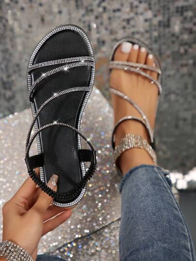 Flache Sandalen für Damen, römischer Stil mit Strass, elastischem Riemen, Metallzehring als Valentinstagsgeschenk