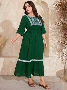 Al Najma Plus Size Embroidered Detail Dress - Dark Green - View 4