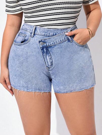 SHEIN Essnce Của phụ nữ Kích thước lớn Frayed Hem Quần short Denim Với Nghiêng Túi