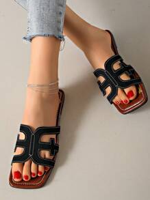 Sandales D'été Plates Pour Femmes Avec Sangles Noires/brunes Et Décoration De Lettres À La Mode