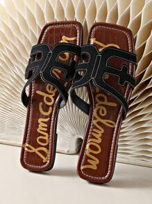 Sandales D'été Plates Pour Femmes Avec Sangles Noires/brunes Et Décoration De Lettres À La Mode