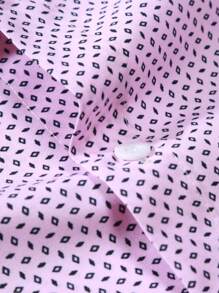 Manfinity Homme Black Geometric Printed Long Sleeve Shirt (Asymmetric Cut) - Pink - View 4