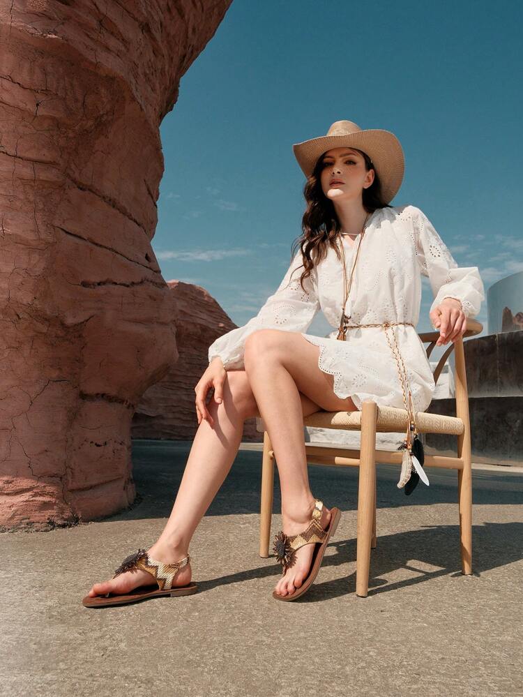 Women's Fashion Spring And Summer Western Prairie Retro Style Comfortable Spring And Summer Vacation Beach Bohemian Petal Brown Flip-Flop Flat Sandals