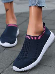 1 雙男孩跑鞋,舒適、透氣、時尚、防滑,非常適合戶外活動。也適合女孩。