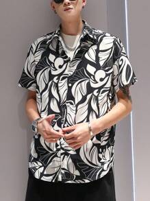 Manfinity EMRG Men'S Short Sleeve Shirt With Plant Print