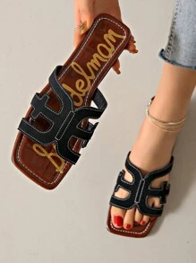 Sandales D'été Plates Pour Femmes Avec Sangles Noires/brunes Et Décoration De Lettres À La Mode