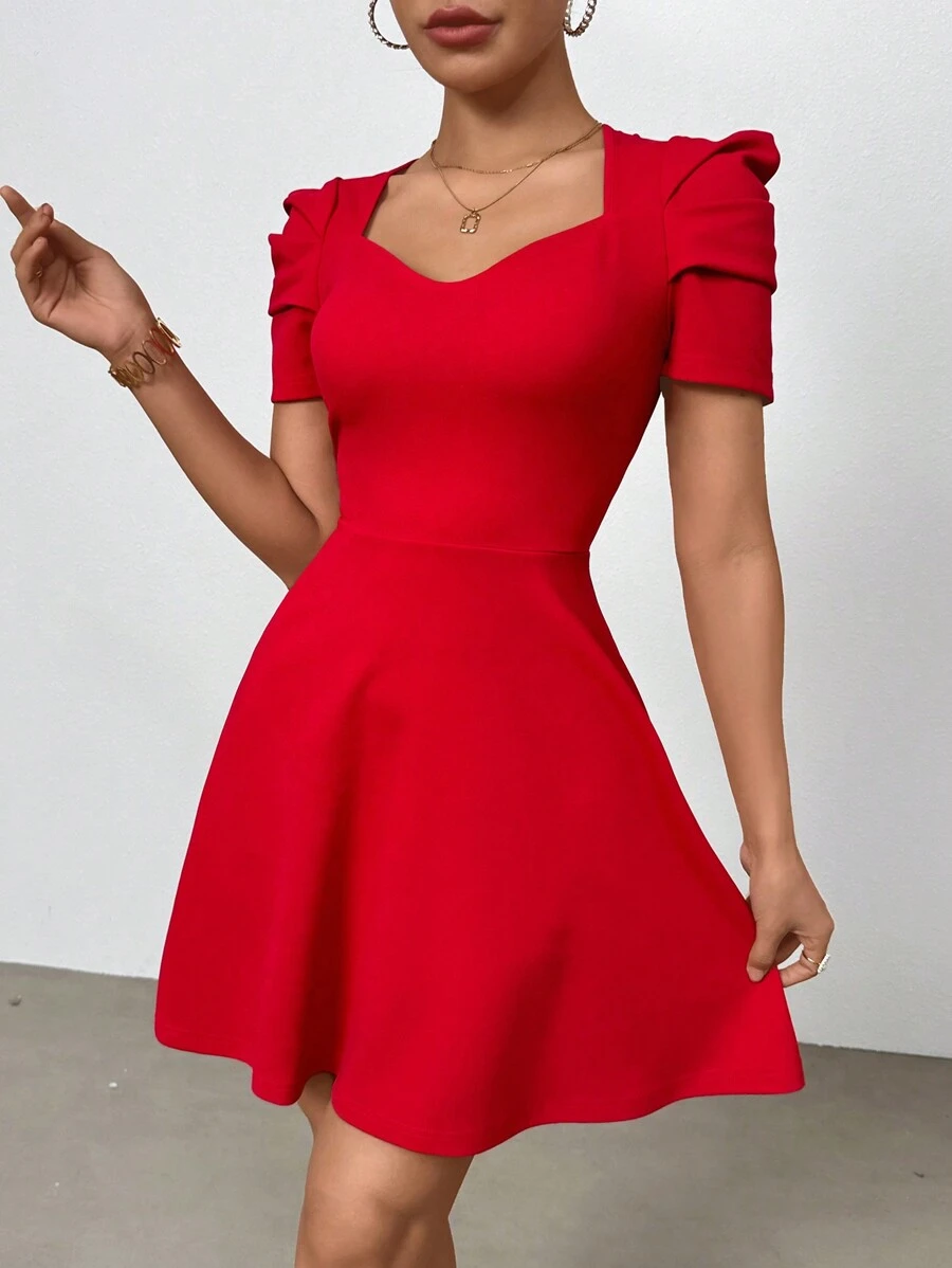 SHEIN Privé Vestido Corto Rojo De Manga Corta Para Mujeres, Romántico Vestido Para El Día De San Valentín, Día De Verano, Citas, Vacaciones Y El Día A Día - Negro - Ver 1