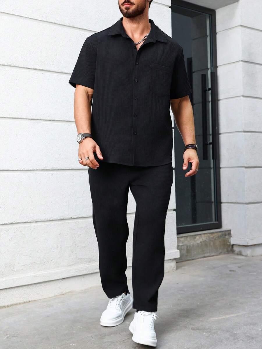 Manfinity Homme Bộ quần áo sơ mi tay ngắn màu trơn rộng rãi cỡ lớn cho nam - màu đen - Xem 1