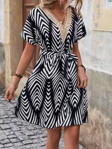 SHEIN LUNE Lace Collar Striped & Floral Print Belted Dress With Batwing Sleeves