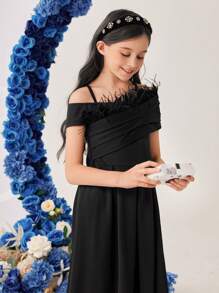 SHEIN Vestido Suéter Para Niñas De Entre 8 Y 14 Años Con Hombros Recortados Y Decorado Con Pelusa - Negro - Ver 8