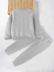 SHEIN 2 件套年轻男孩新款时尚卡通印花圆领长袖运动衫和裤子休闲运动装秋冬季 - 灰色 - 查看 2