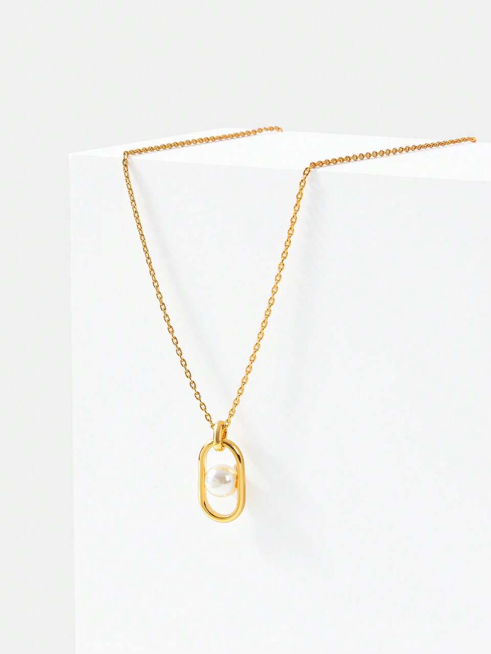 MOTF GOLD PLATED METALLIC ELLIPTICAL FAUX PEARL PENDANT NECKLACE