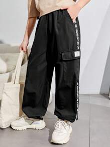 SHEIN Calças Folgadas De Tecido Casual Resort Para Meninos Adolescentes Com Patch De Letras E Bolsos De Patch Tridimensionais.