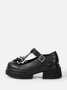 Damen-outdoor-schuhe Mit Runder Zehenpartie, Flachem Plateau Und Niedrigem Absatz Und Schlichter Schwarzer Riemenschnalle Im Slip-on-stil