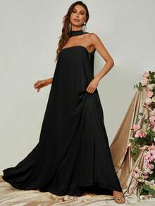 Sofisticado vestido de noche de corte evasé con hombros descubiertos y cuello de gargantilla con silueta fluida, ideal para galas de etiqueta negra, cenas formales, ceremonias de entrega de premios, bailes benéficos y eventos de alfombra roja, vestido de dama de honor