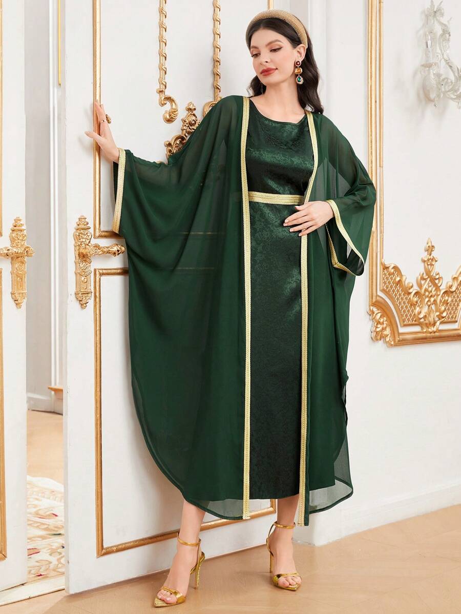 Al Najma 女士彩色拼接毛邊蝙蝠袖外套和無袖連衣裙兩件套 - 墨綠色 - 查看 1