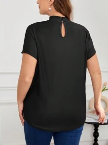 SHEIN Privé 加大码优雅定位花卉印花新中式立领短袖弧形下摆弹力T恤 - 黑色 - 查看 2