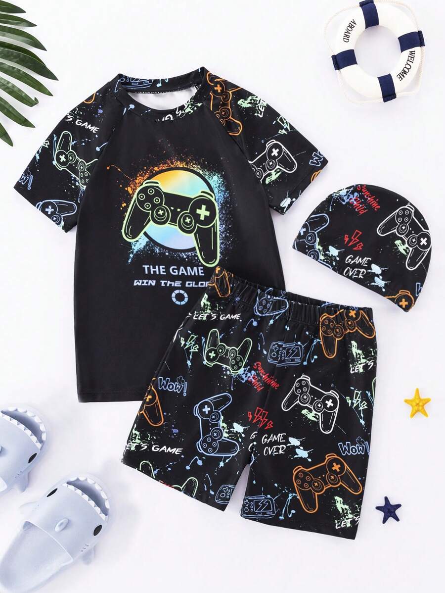SHEIN Leap Crew 3入組男童休閒純色短袖T恤加印花設計，配有短褲、帽子和游泳裝 - 黑色 - 查看 1