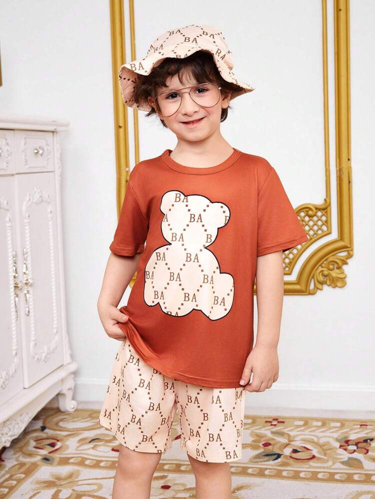 Young Boys Cartoon Bear Print Short-Sleeved T-Shirt And Shorts Two-Piece Set