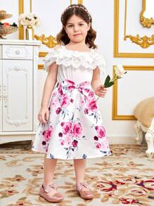 SHEIN Set für Kleine Mädchen, bestehend aus lockerer, lässiger Bluse mit Spitzen-Einsatz und Rüschen, sowie Blumen-bedrucktem Rock mit Rüschen Saum