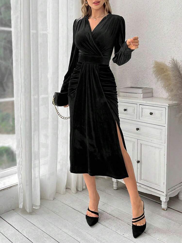 Women'S V-Neck Pleated Dress With Side Slit