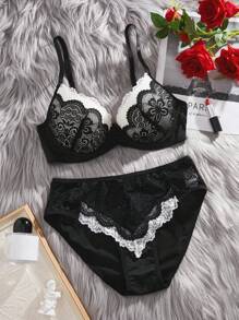 DelicateAllure Ensemble de lingerie avec soutien-gorge bordé de dentelle contrastante et culotte assortie