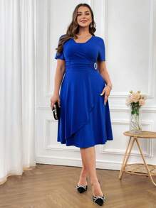 SHEIN Clasi 大尺碼純色包身連衣裙