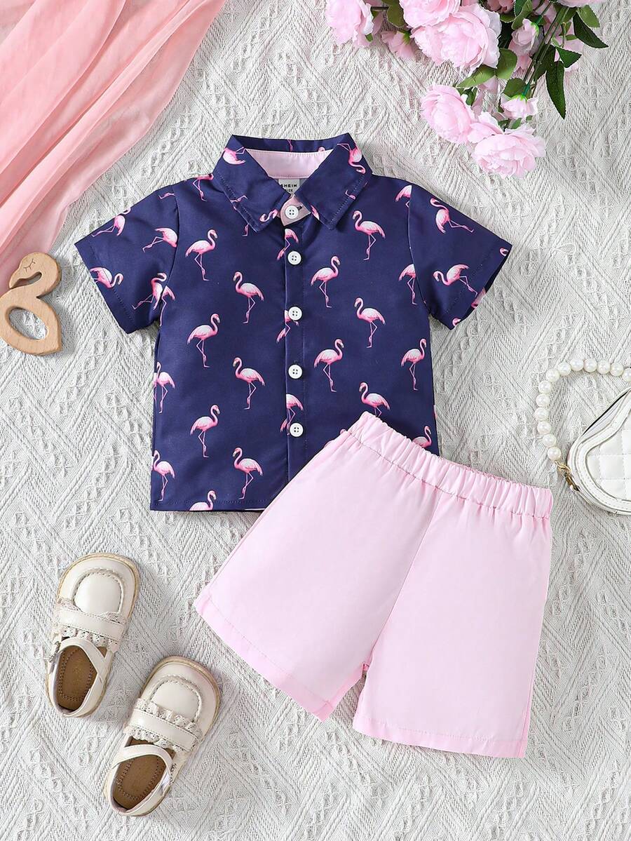 SHEIN 2入組嬰兒男童休閒式火烈鳥圖案印花短袖襯衫和短褲套裝,適合夏季戶外活動