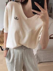 DAZY 女款純色v領針織衫,帶字母刺繡 - 杏色 - 查看 6