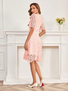 Vestido Acampanado Con Cuello En V Y Encaje Floral Con Empalme De Encaje - Rosa - Ver 2