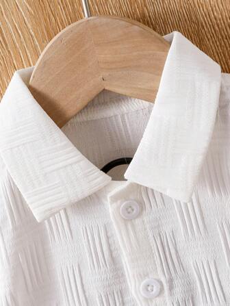 SHEIN Vintaside Kids 寶寶男孩紋路短袖襯衫和短褲套裝,街頭時尚風格