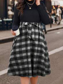 Calvaya 大尺寸格紋拼布立領連身裙 - 黑與白 - 查看 3