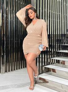 SHEIN Privé 大尺碼閃亮百褶裹身連身裙