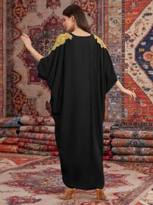 Al Najma Kaftán Con Apliques Bordados Y Decorado Con Borlas - Negro - Ver 2