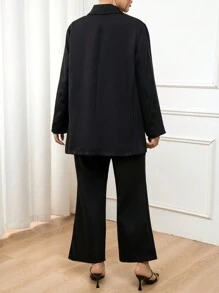 SHEIN Unity 大尺碼純色雙排扣西裝,配有花朵裝飾 - 黑色 - 查看 2